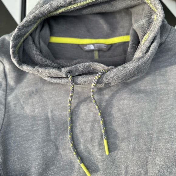The North Face Women’s Cowl Funnel Neck Sweatshirt - Picture 7 of 9